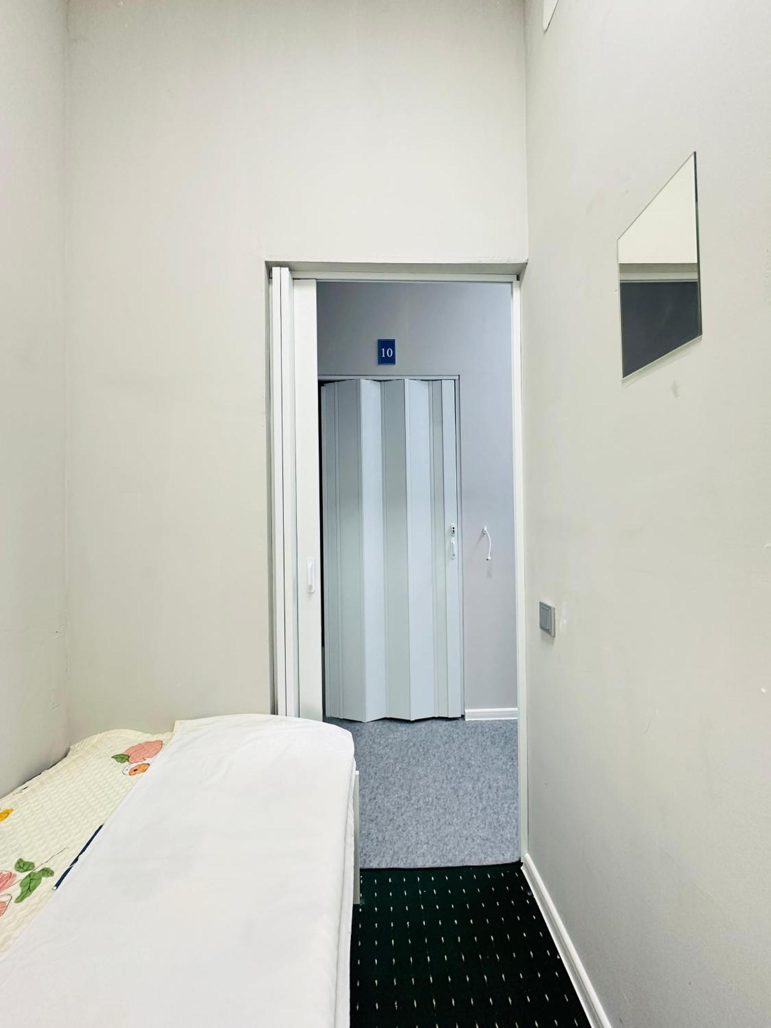Center Capsule Hotel Almaty Eksteriør bilde
